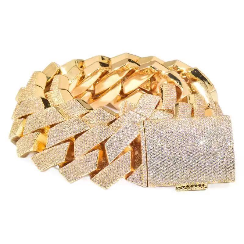 CARÁTIX – 30mm 7-Row Iced Out Miami Cuban Link - CaratixJewelry